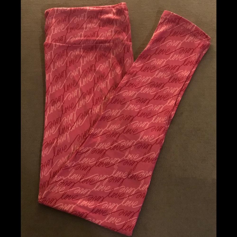 Tall & Curvy Valentine’s Day LuLaRoe Leggings.